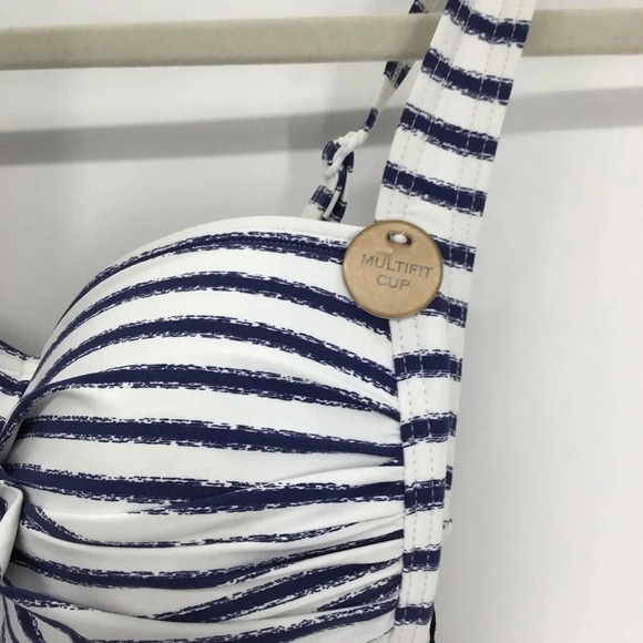 Nip Tuck Women’s Twist Front Striped One Piece Swimsuit NWT Summer Beach Size 6 - Picture 5 of 12